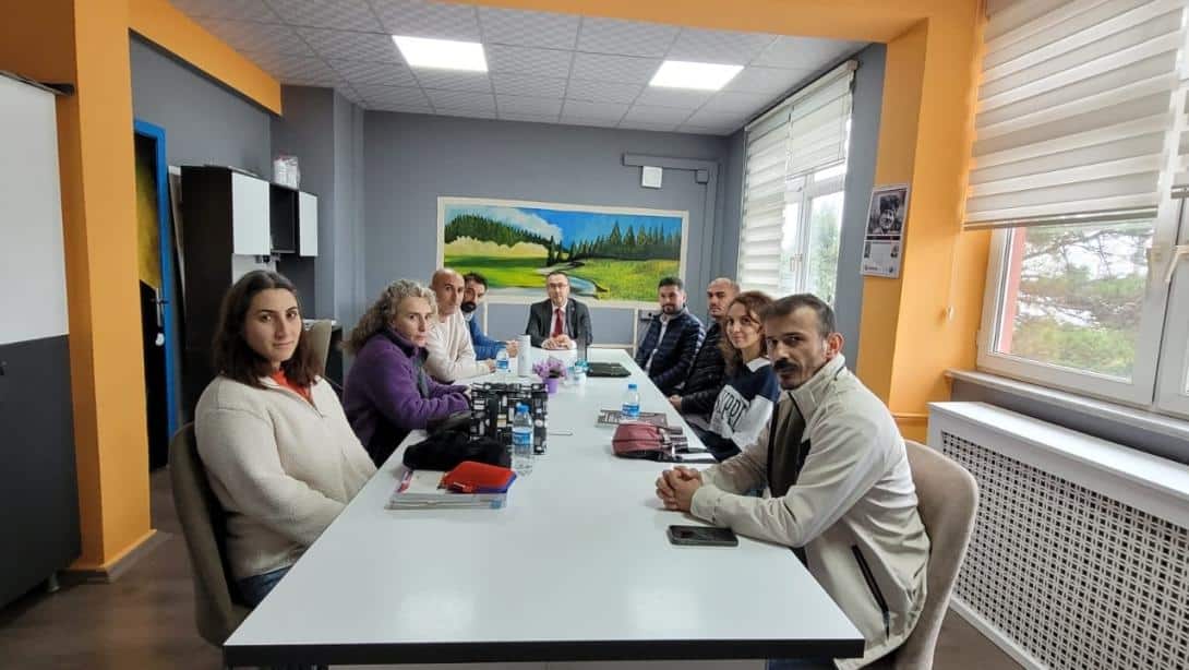 İLÇE MİLLİ EĞİTİM MÜDÜRÜMÜZ SN YILMAZ CEYLAN; BELÖREN ORTAOKULU'MUZU ZİYARET ETTİLER.